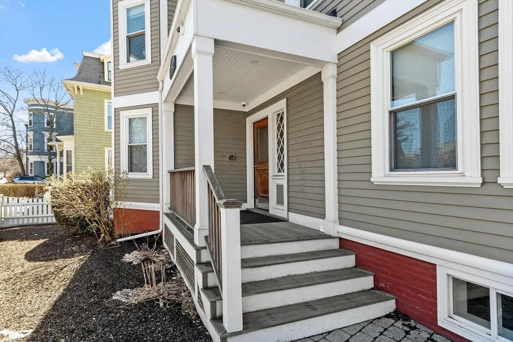 1590 Cambridge St, Mid-Cambridge