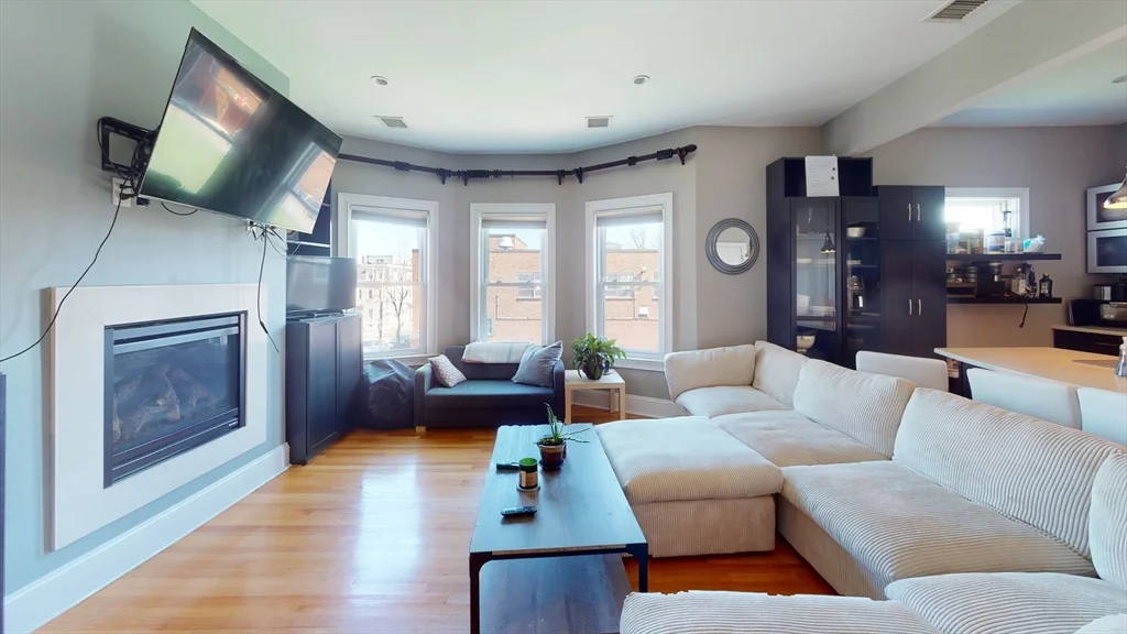 735 East 3rd, South Boston