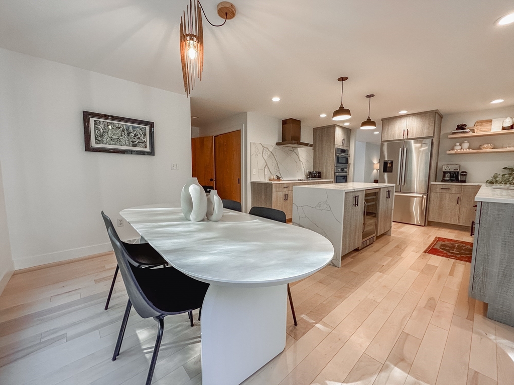 15 Thoreau Dr, Easton