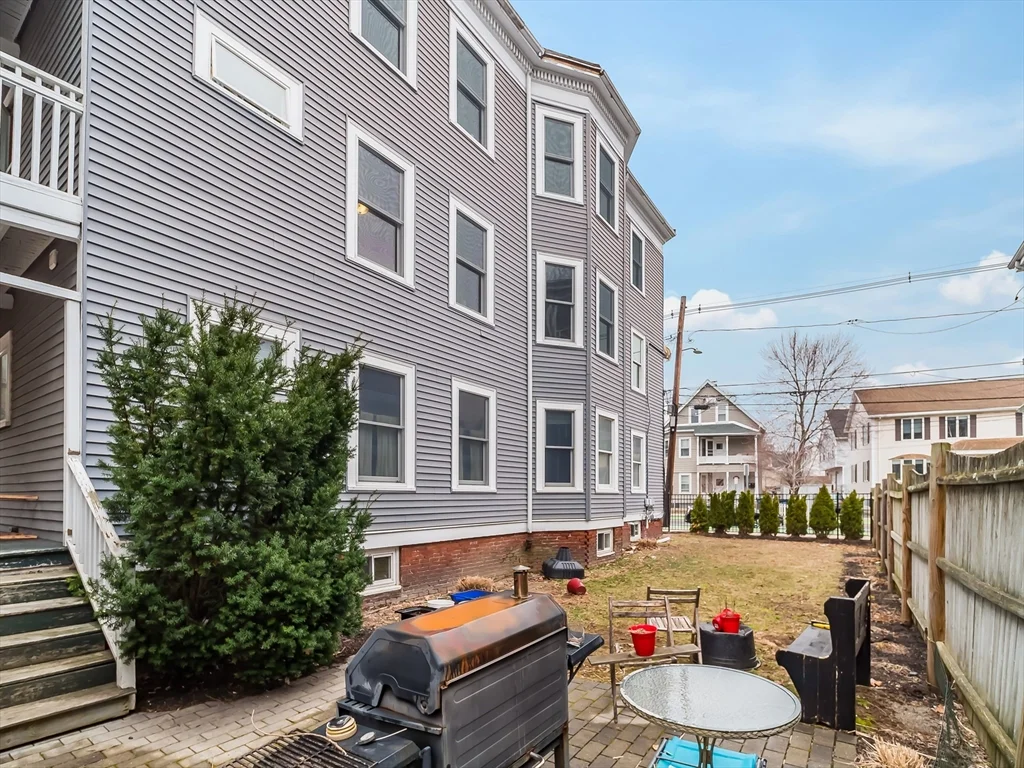 318 Beacon St, Ward Two