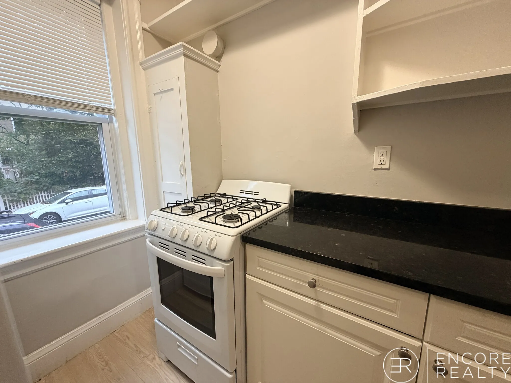 1 Gray St, Neighborhood Nine