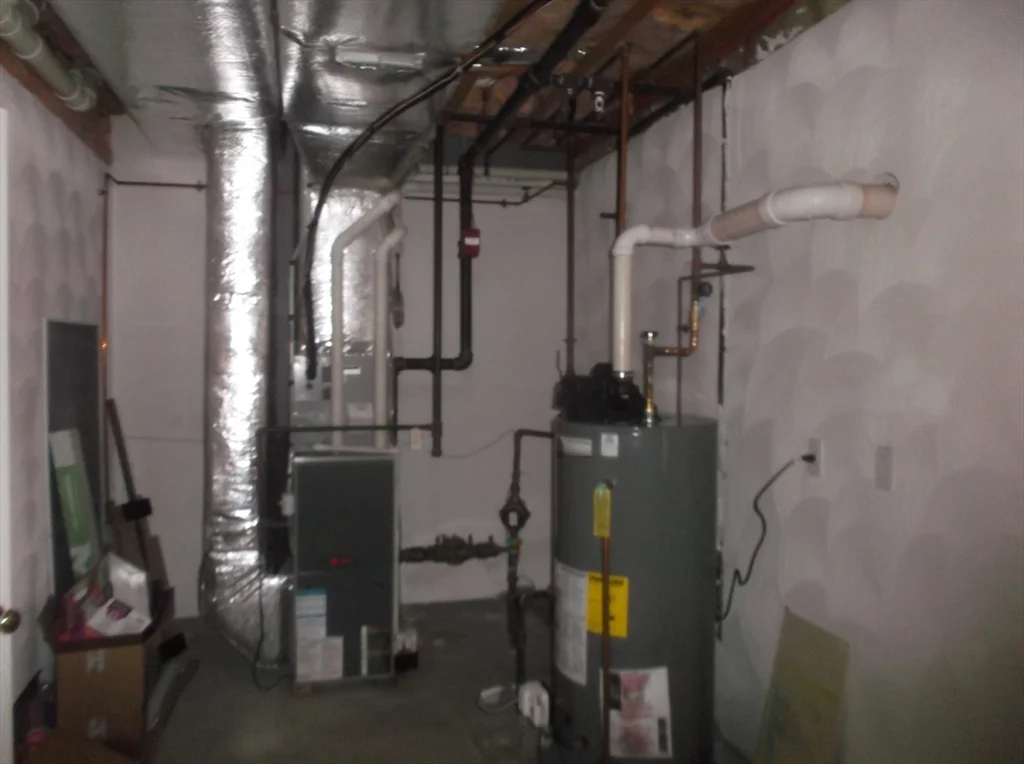 933 Varnum Ave, Lowell