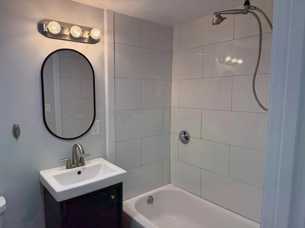 68 North Ave, Abington