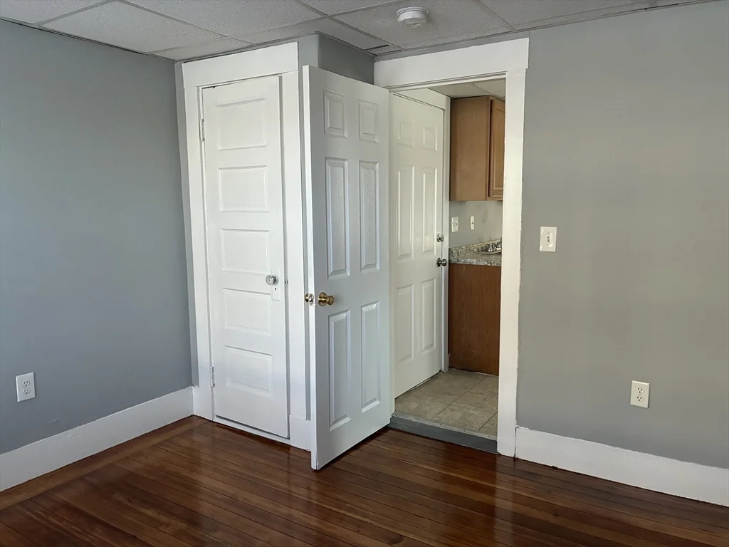 129 South Elm St, Bradford