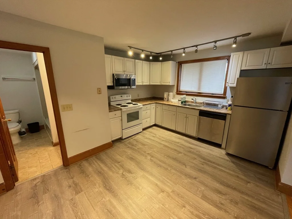 21 Court St, Groton