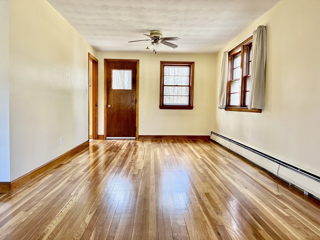 45 Maiden Ln, Wayland