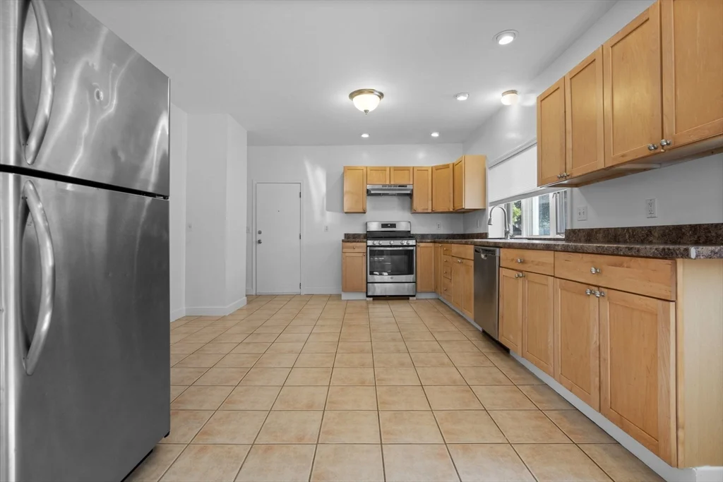 144 Waverly Rd, North Andover