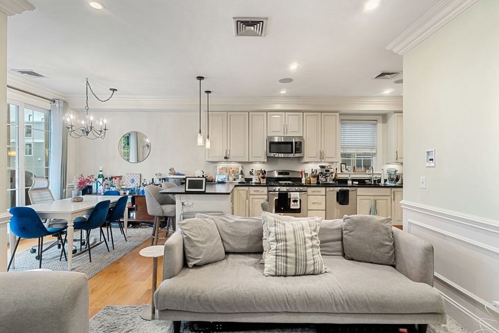 192 W 6th St, South Boston