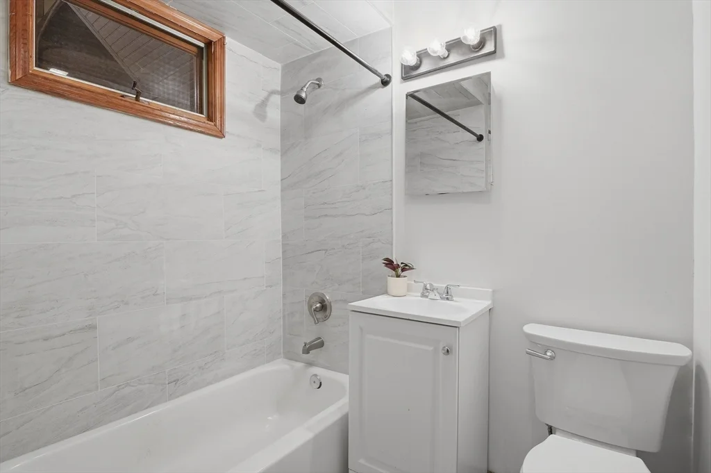 34 King Philip Rd, Worcester