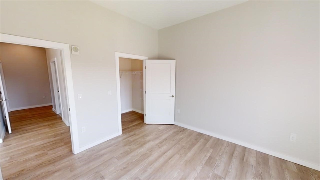 20 4th Ave, Burlington