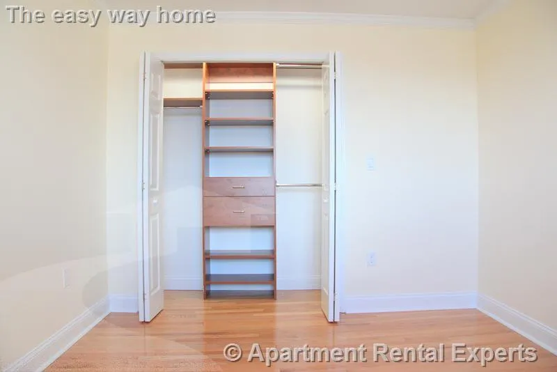 60 Brattle St, Harvard Square