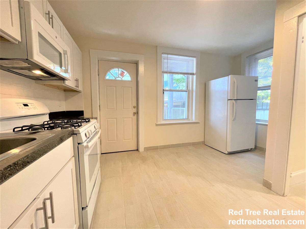 6 Barrows St, Allston