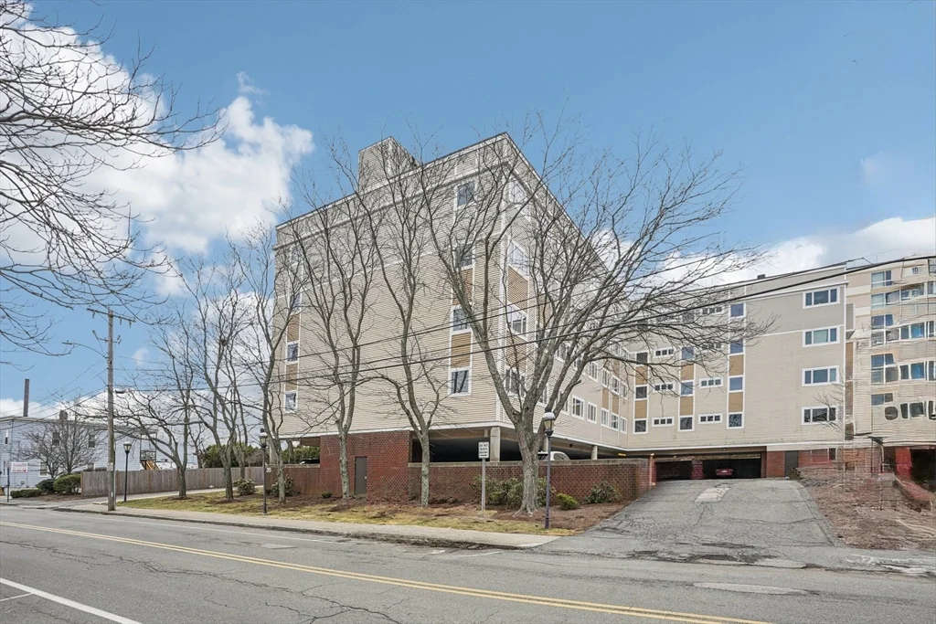 35 Desmoines Rd, Quincy