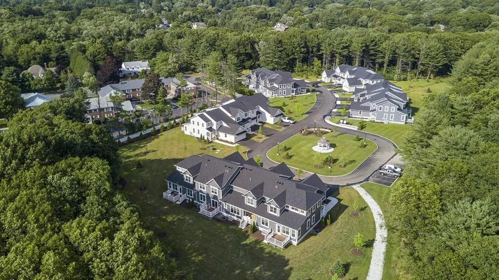 27 Lily Pond Ln, Lexington