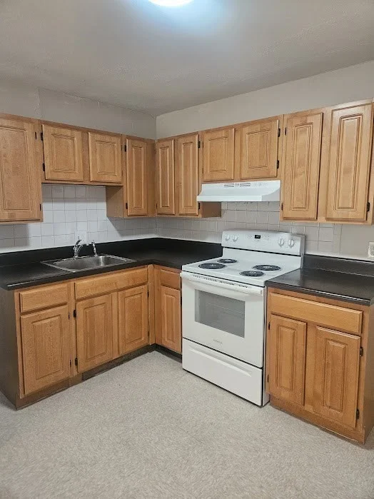 572 Cummins Highway, Mattapan