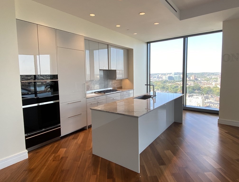 1 Dalton St, Back Bay