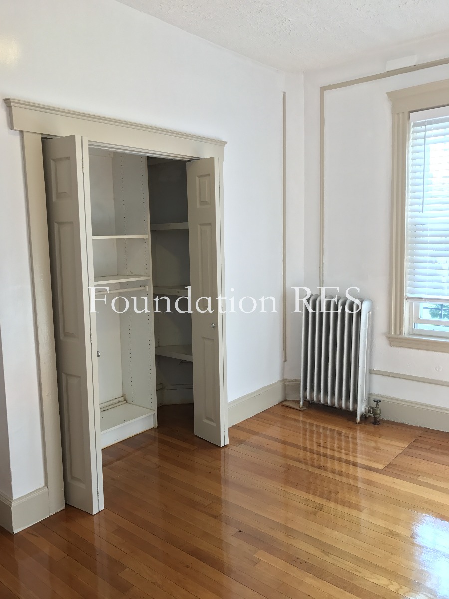 3 bed, 1 bath apartment for rent at 138 Sutherland Rd Unit 3, Brighton — photo 6 of 11
