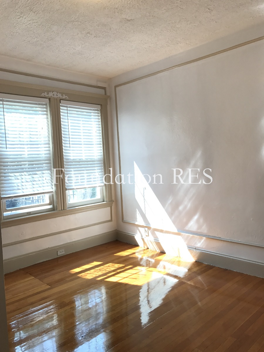3 bed, 1 bath apartment for rent at 138 Sutherland Rd Unit 3, Brighton — photo 5 of 11