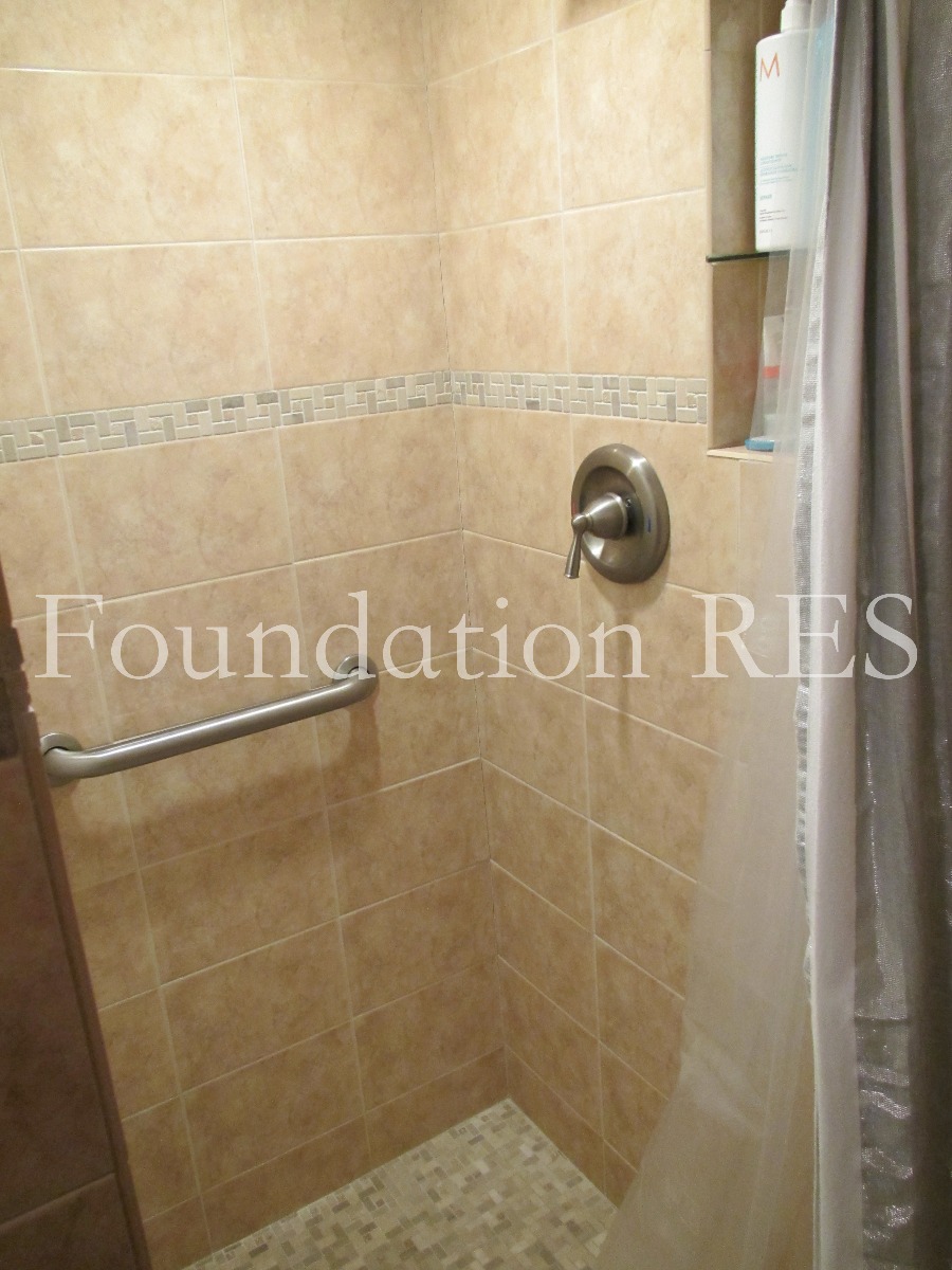2 bed, 2 bath apartment for rent at 55 Broadlawn Park Unit 20, Chestnut Hill — photo 4 of 14
