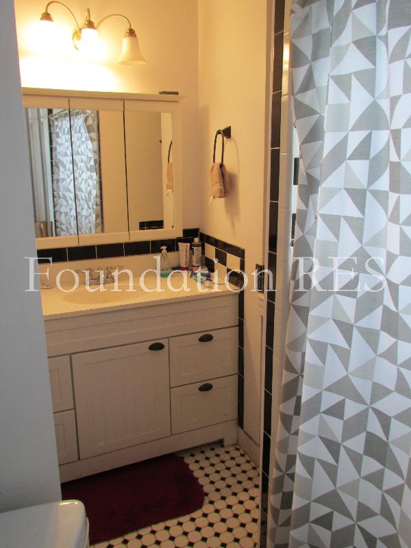 3 bed, 1 bath apartment for rent at 138 Sutherland Rd Unit 3, Brighton — photo 4 of 11