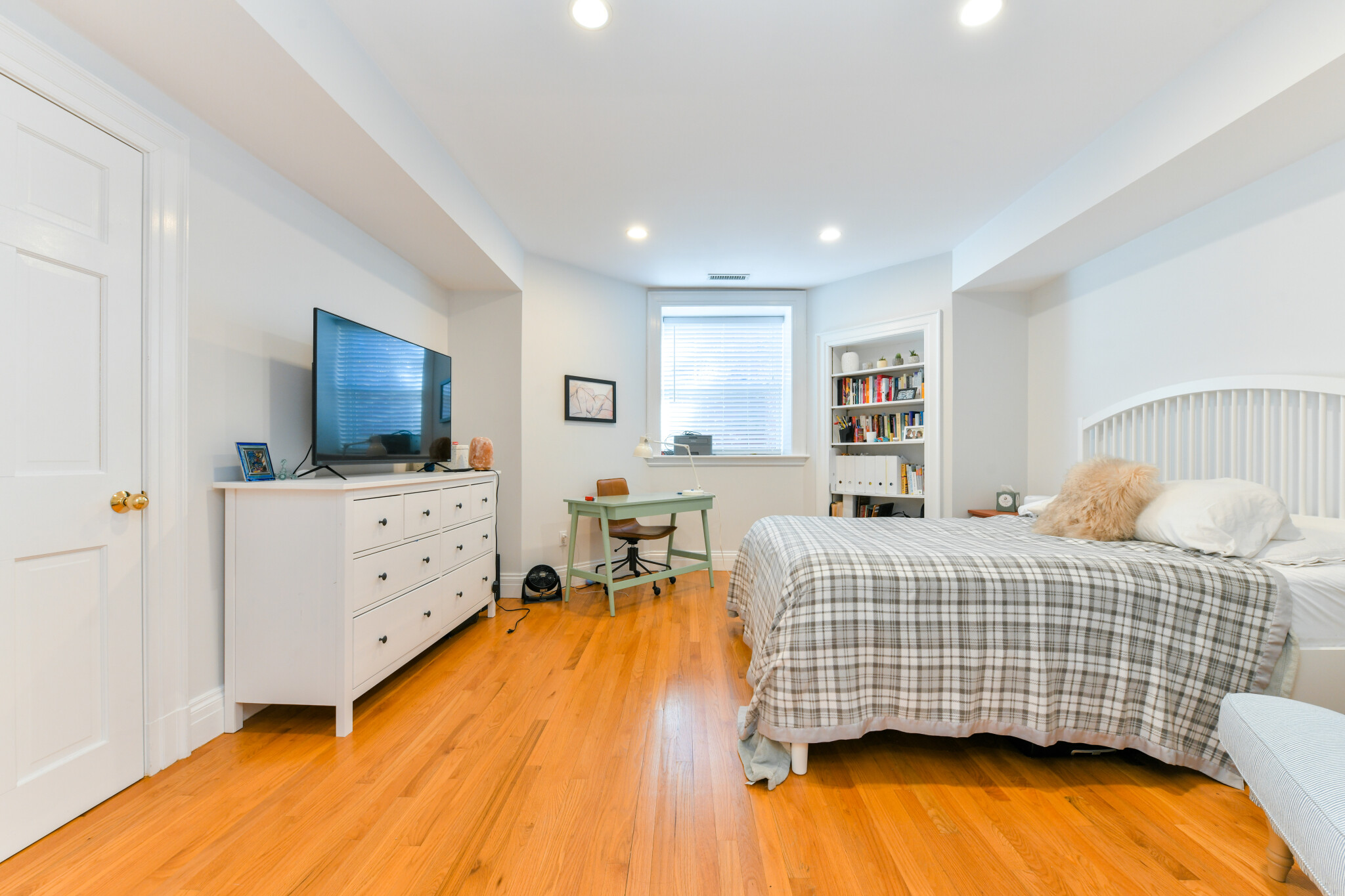 1 bed, 1 bath apartment for rent at 74 Monmouth St Unit A, Longwood — photo 5 of 16