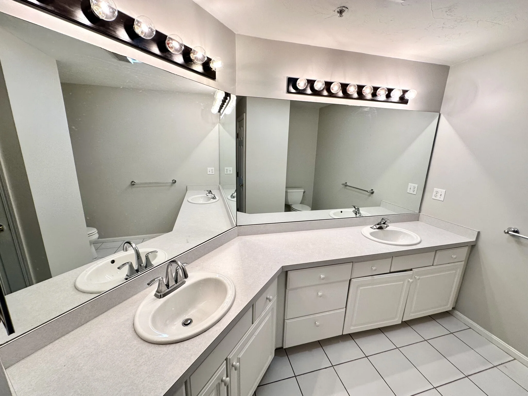 37 Village Dr, Quincy