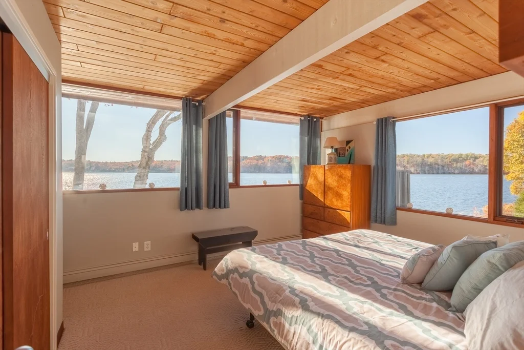 32 Eagle Hill Dr, Plymouth