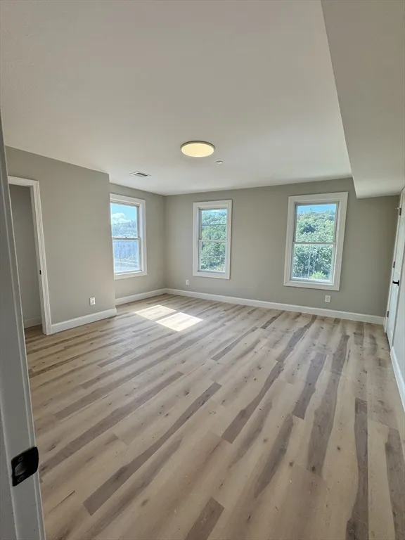 605 Millbury St, Worcester