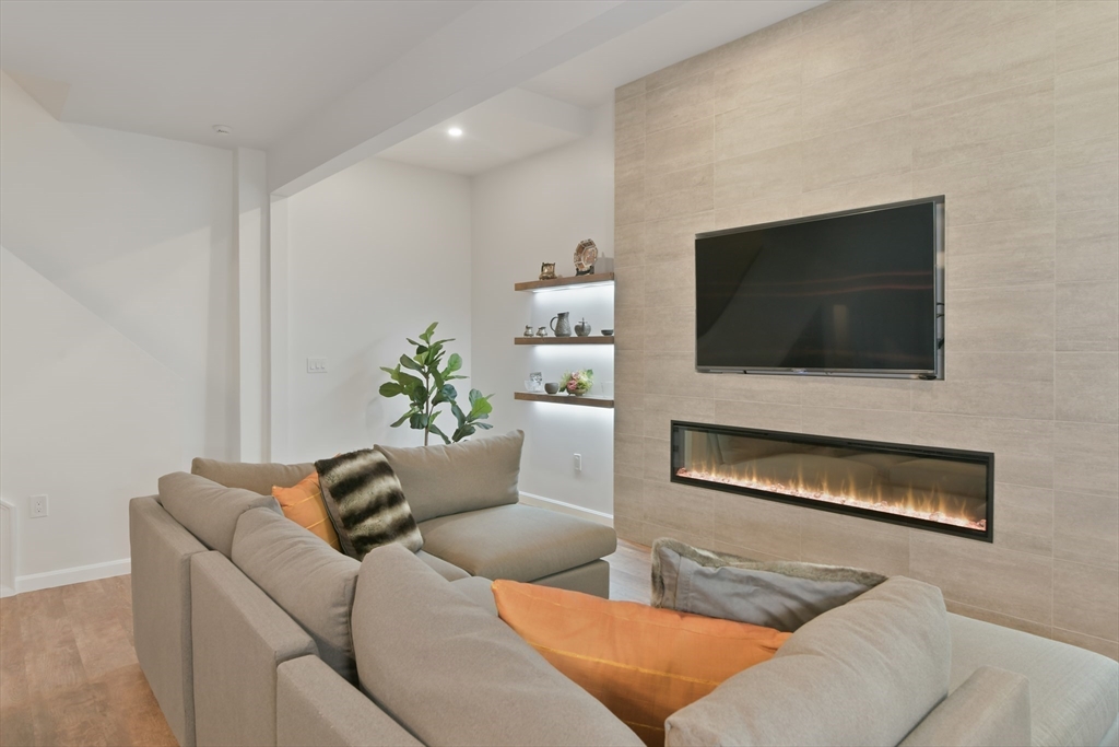 3 Wood Ln, Winchester