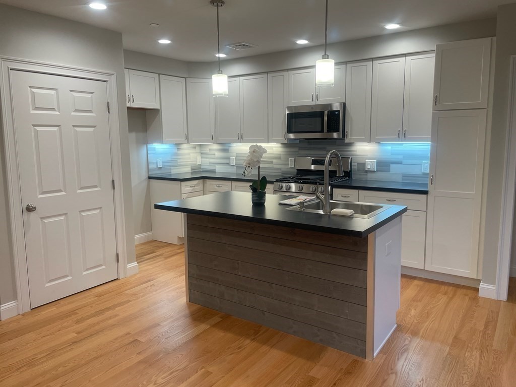 158 Hayden Rowe, Hopkinton