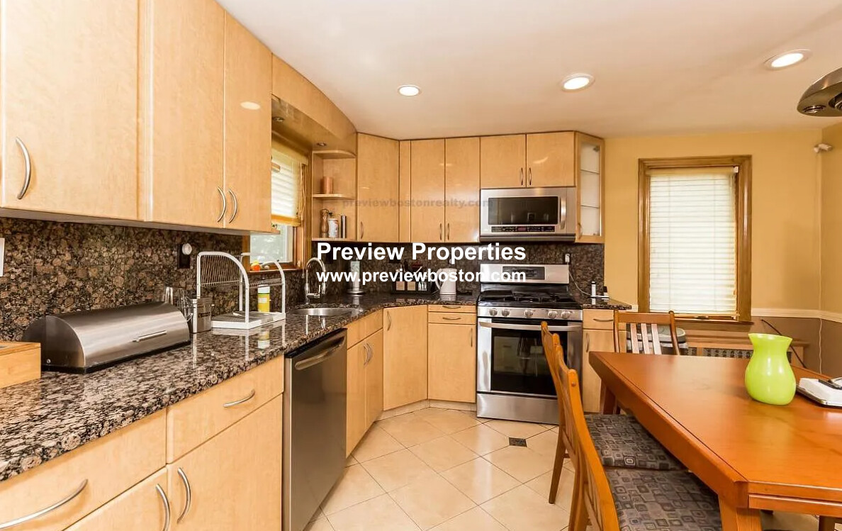 24 Bellamy St, Brighton