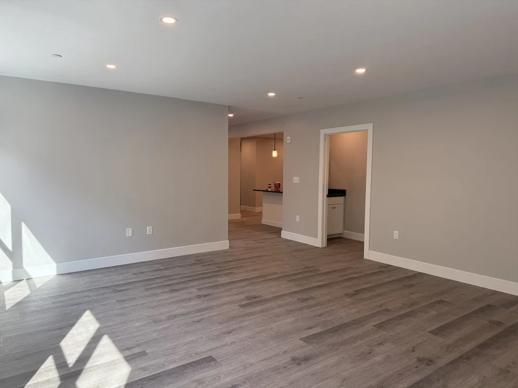 251 Sladen St, Dracut