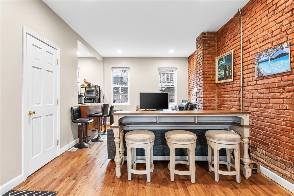 6 Drake Pl, East Boston