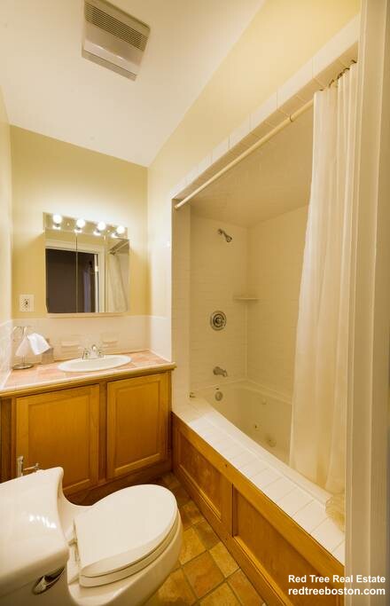 74 Georgia St, Roxbury