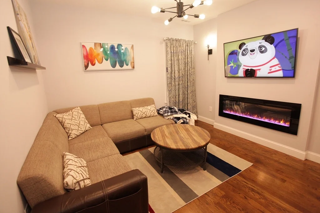 291 Main St, Everett