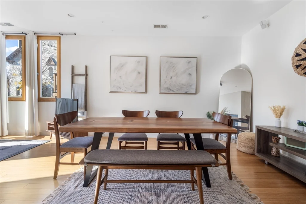 210 Bolton St, South Boston