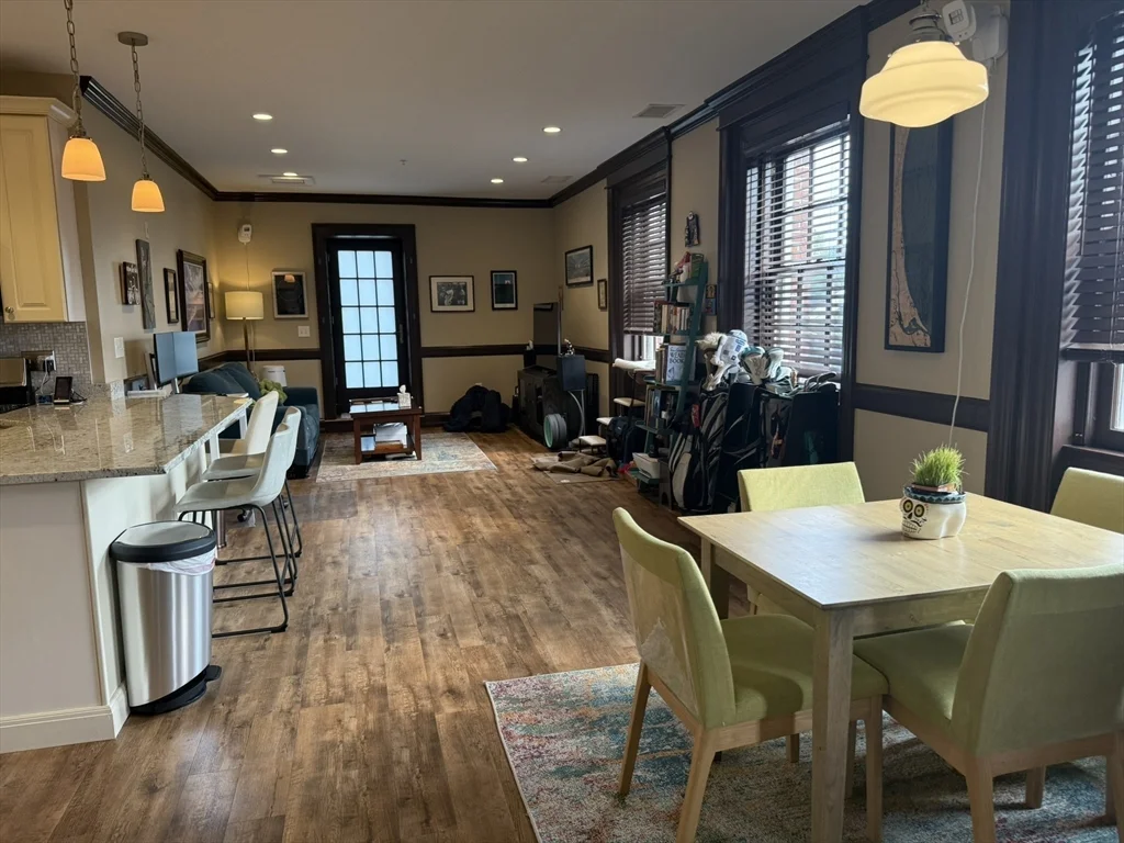 6 Main St Ext, Downtown