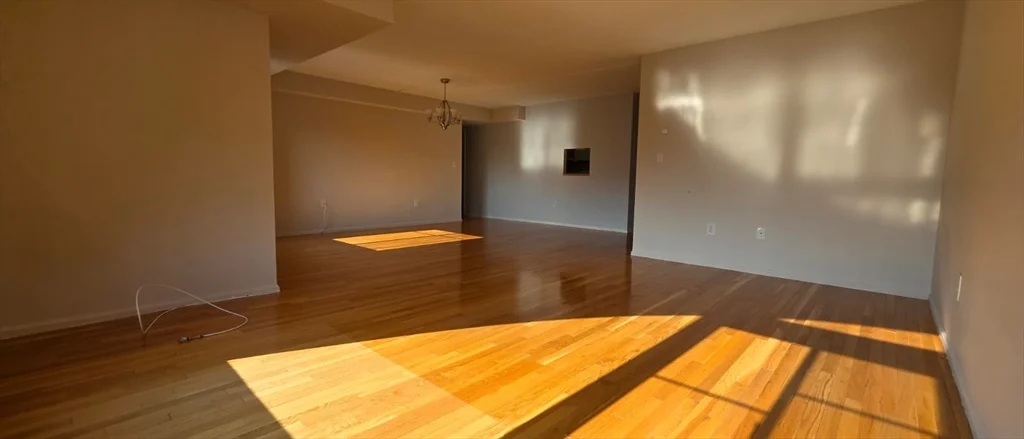 200 Ledgewood Dr, Stoneham