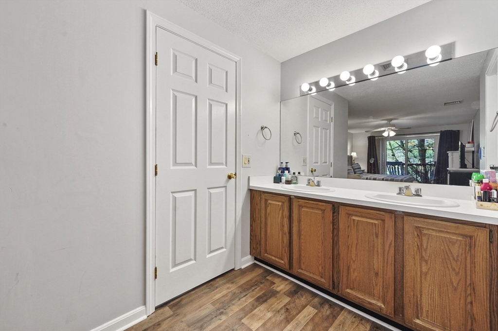 11 Ledgewood Way, Peabody