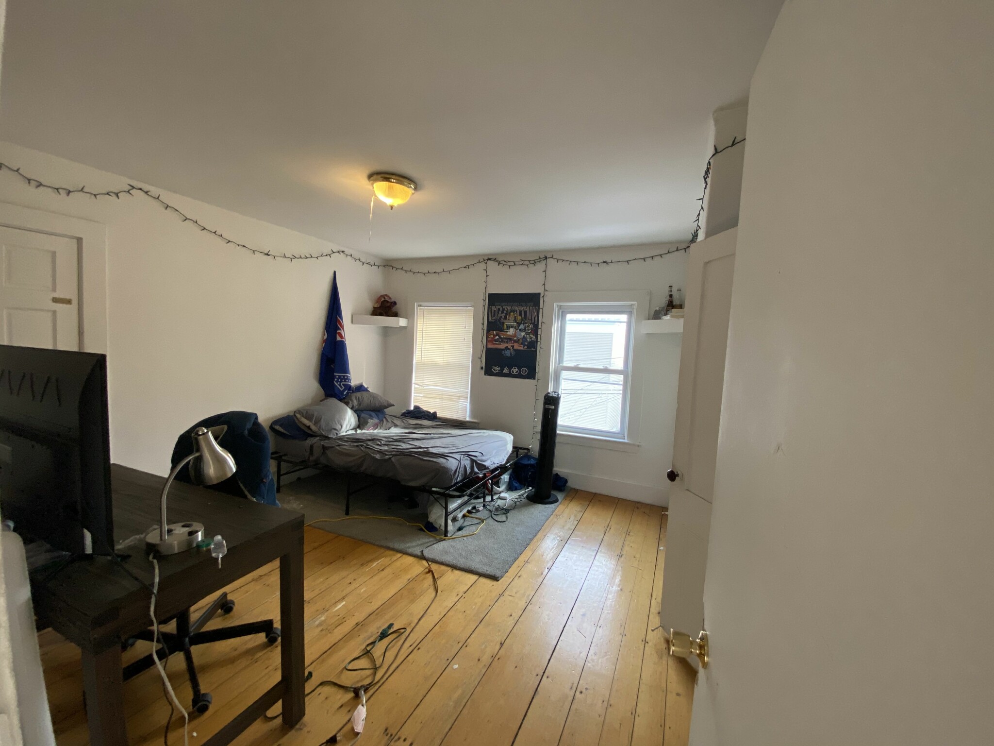 5 bed, 1.5 bath apartment for rent at 26 Ashford St Unit 8, Allston — photo 4 of 9