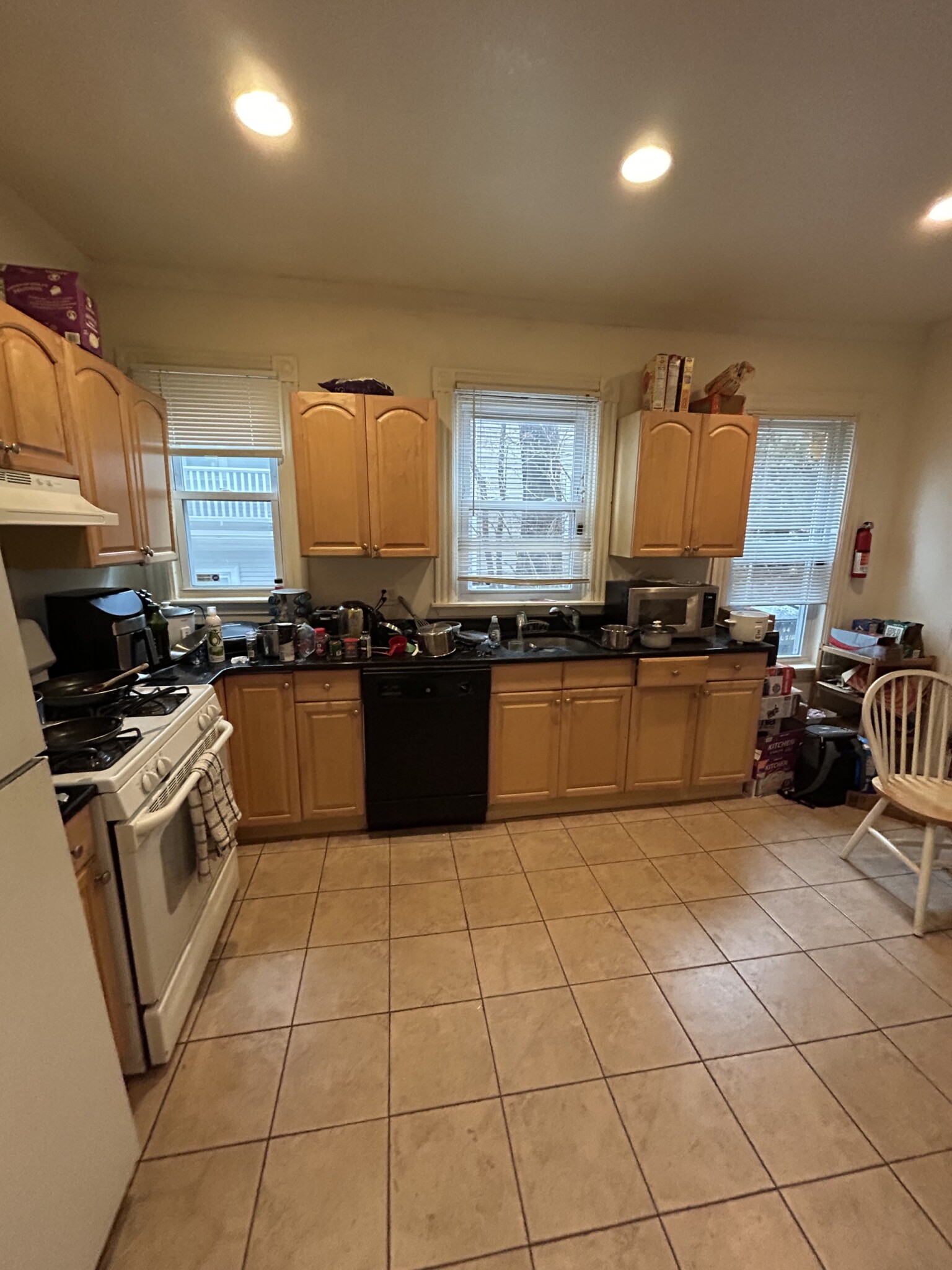 94 Hillside St, Mission Hill