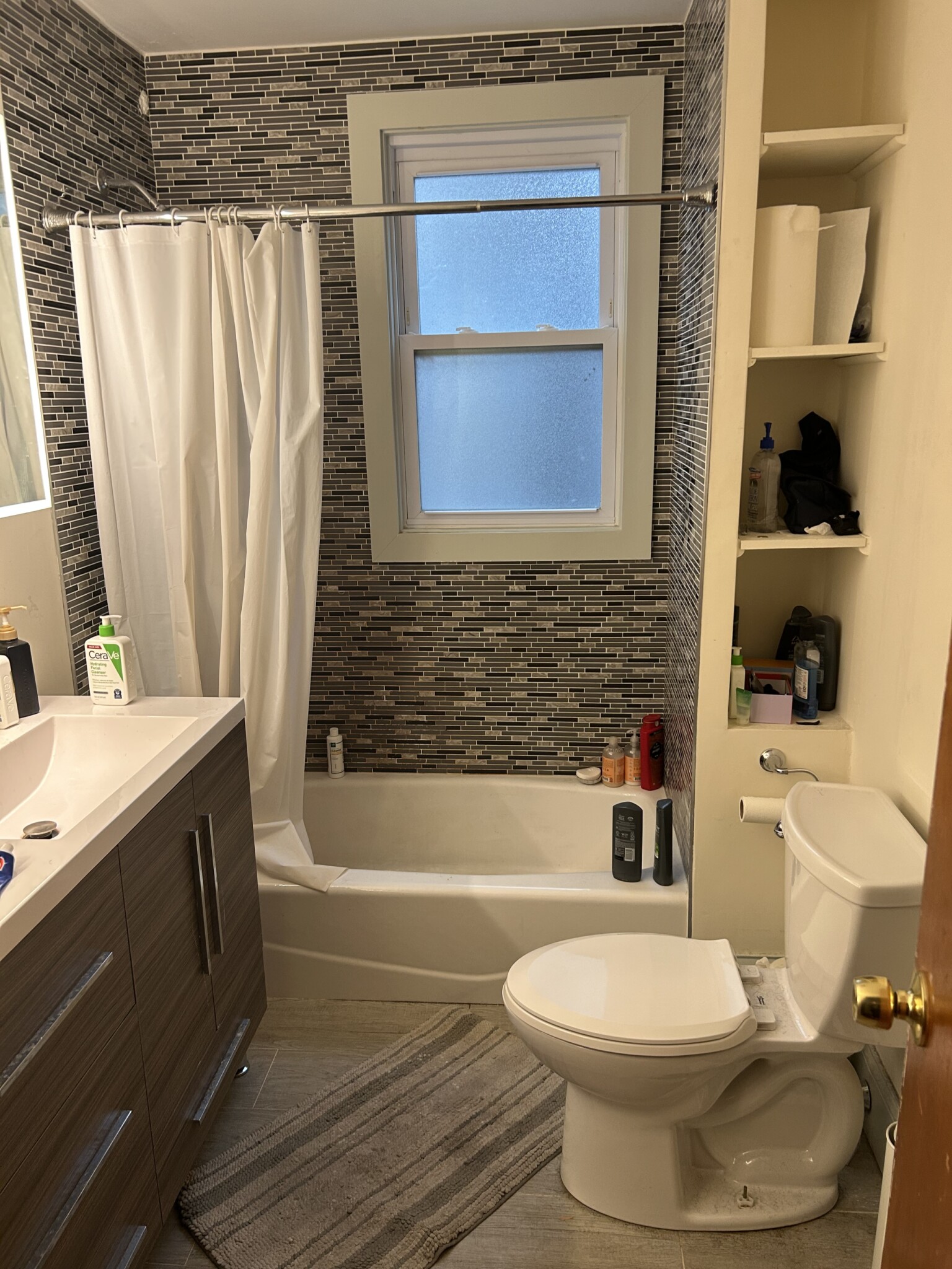 94 Hillside St, Mission Hill