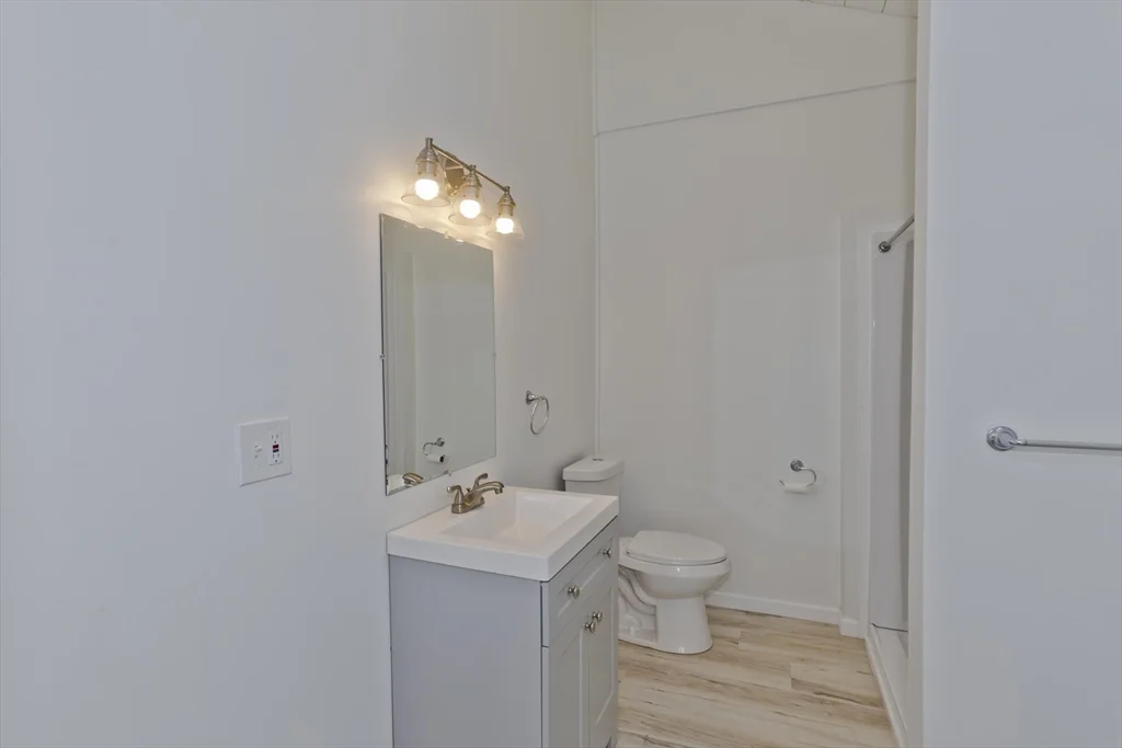 16 Knightville Dam Rd, Huntington