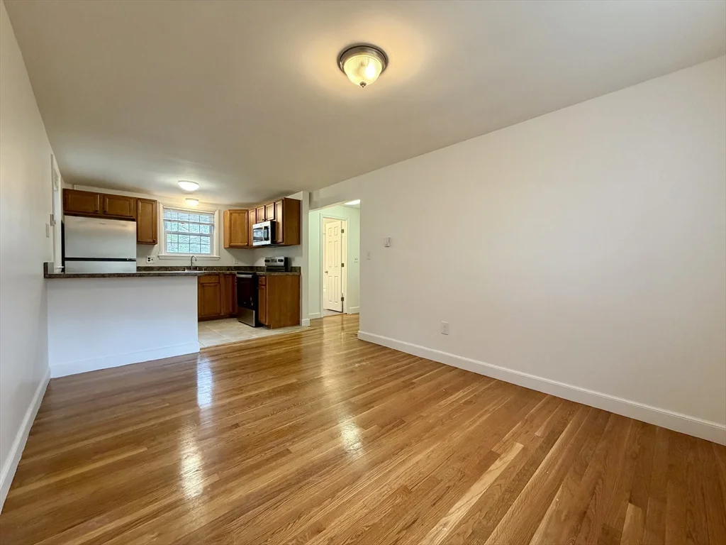 15 Park Ave, Foxboro