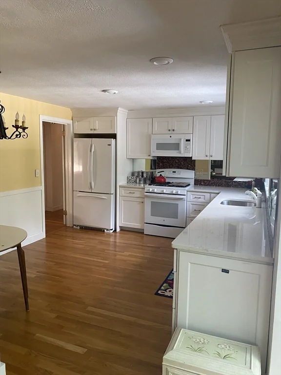 97 Walnut St, Natick