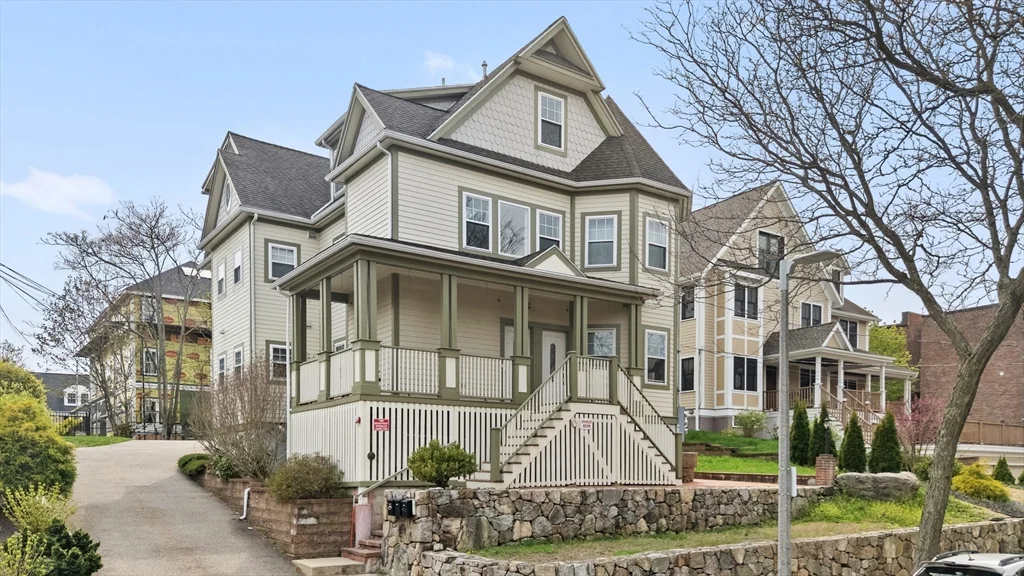 15 Millmont St, Roxbury