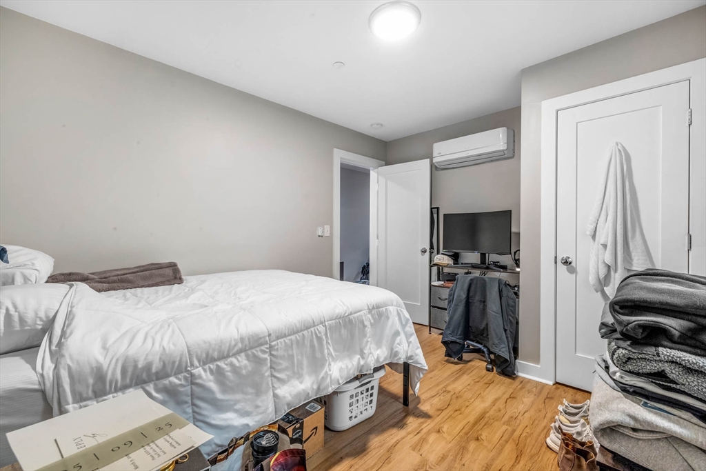 8 W Bellflower St, Dorchester