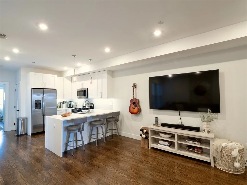 65 Border St, East Boston