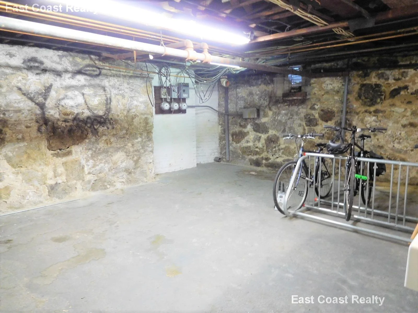 1 Ashford Ct, Allston