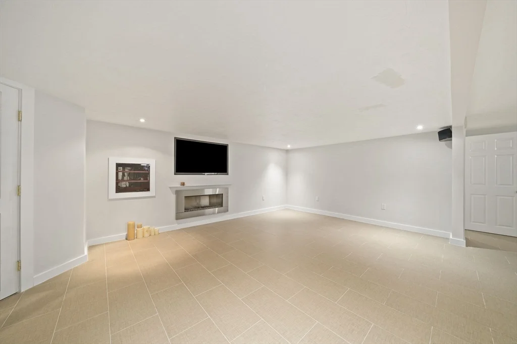 114 Main St, Norwell